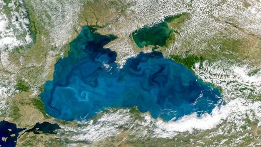 Супутниковий знімок NASA PACE: бірюзові візерунки та вихори цвітіння кокколітофорів на поверхні Чорного моря, 22 червня 2026
