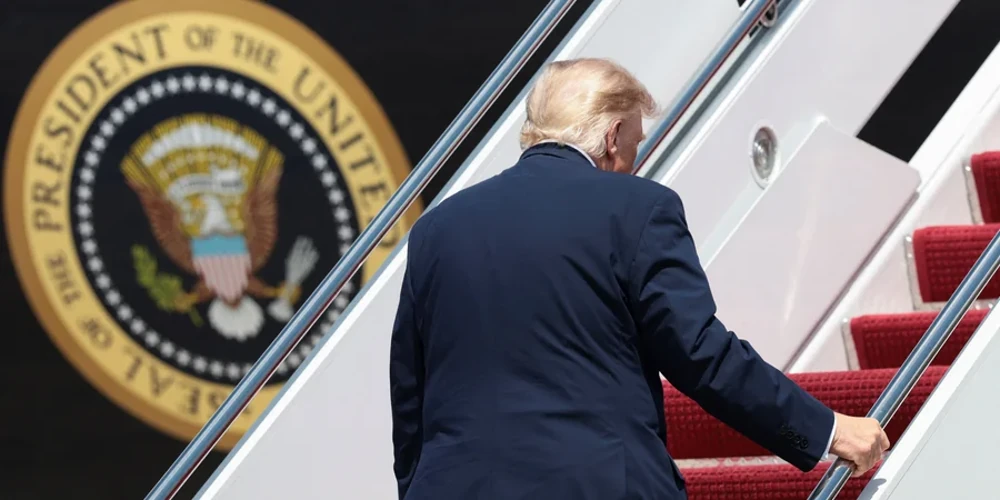 Президент США Дональд Трамп під час виступу в Білому домі (фото: REUTERS/Evelyn Hockstein)