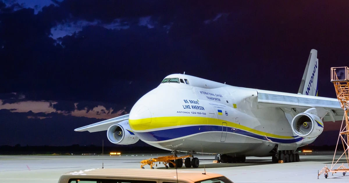 Український Ан-124 в аеропорту Лейпцига