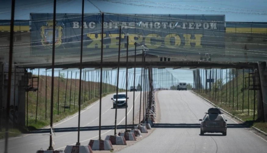 Наслідки обстрілів на Нікопольщині: понівечені приватні будинки, п'ятиповерхівка та рейсовий автобус