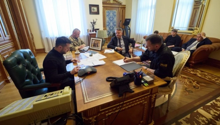Двогодинна розмова Зеленського з Макроном: підтверджені цифри постачань і фінансування оборони