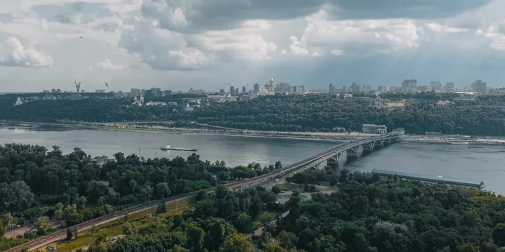 Міст Метро в Києві, обмеження руху в напрямку станції Гідропарк