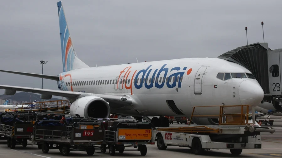 Літак Flydubai на стоянці в аеропорту